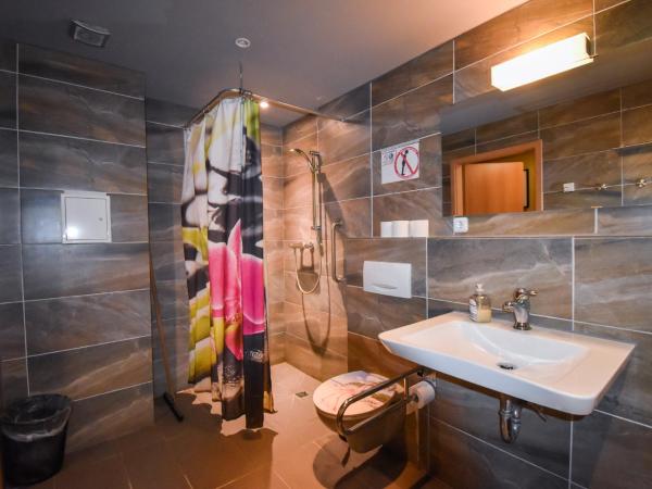 Boutique Hotel Sena : photo 2 de la chambre chambre simple basique avec salle de bains commune