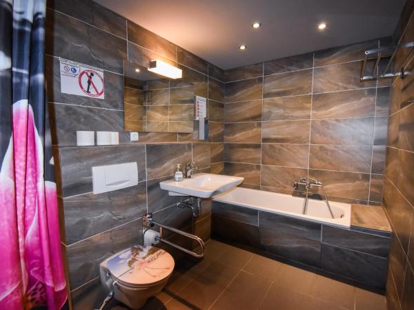 Boutique Hotel Sena : photo 3 de la chambre chambre simple basique avec salle de bains commune