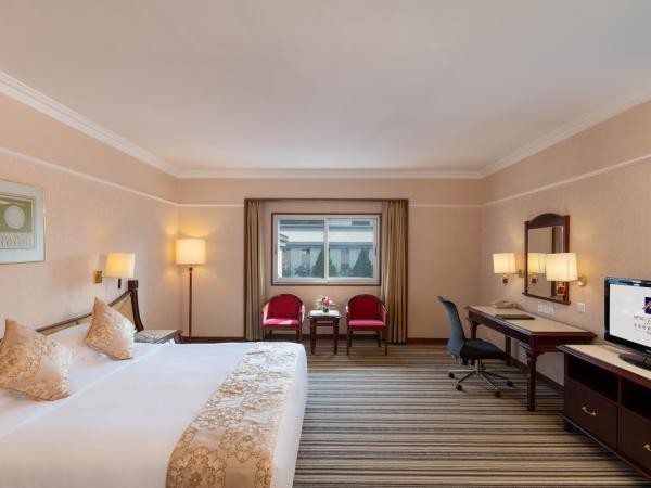 Metropark Lido Hotel Beijing : photo 2 de la chambre chambre lit king-size standard avec accès au salon