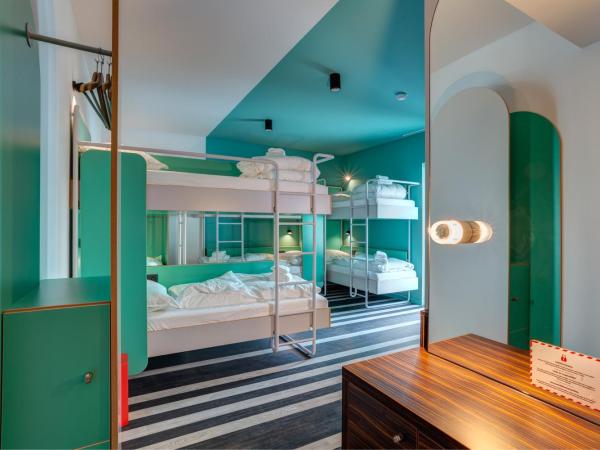 MEININGER Hotel Bruxelles Gare du Midi : photo 2 de la chambre lit dans dortoir mixte de 8 lits 
