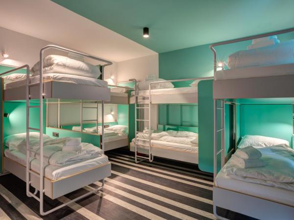 MEININGER Hotel Bruxelles Gare du Midi : photo 1 de la chambre lit dans dortoir mixte de 8 lits 