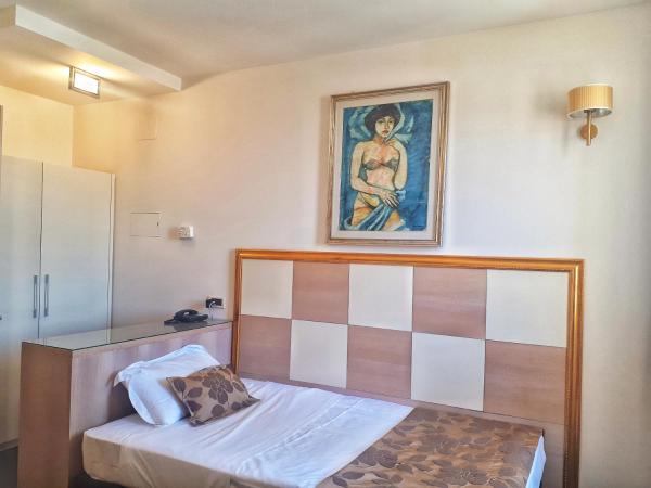 Hotel Le Chevalier : photo 5 de la chambre chambre lits jumeaux Économique