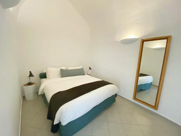 Panorama Suites : photo 9 de la chambre villa avec jacuzzi extérieur - vue sur caldeira