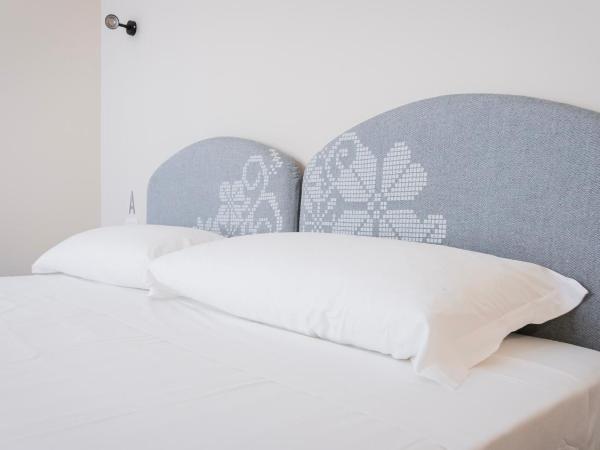 Piccolo Catalunya Hostel : photo 9 de la chambre chambre double ou lits jumeaux avec salle de bains privative