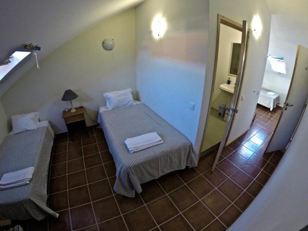 Supertubos Beach Hostel : photo 6 de la chambre chambre quadruple