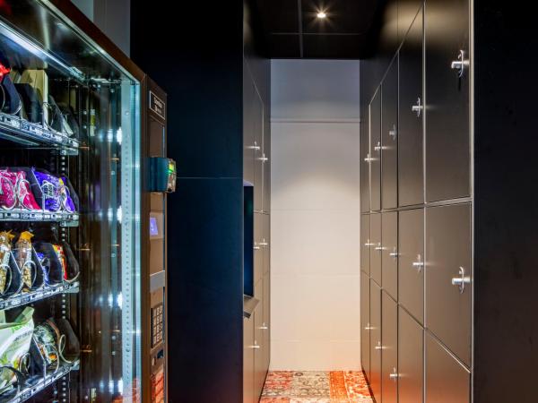 Bunk Hotel Amsterdam : photo 1 de la chambre capsule bunk pour 1 personne dans dortoir commun