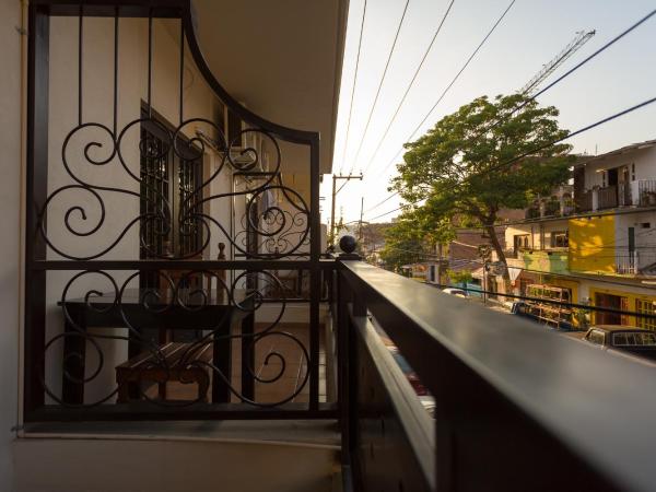 Hotel Hortencia : photo 4 de la chambre chambre double avec balcon