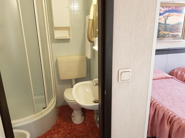 Hotel Ada : photo 1 de la chambre chambre lits jumeaux Économique