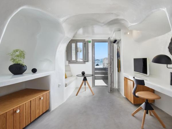 Filotera Suites : photo 3 de la chambre suite troglodyte avec jacuzzi extérieur chauffé privé