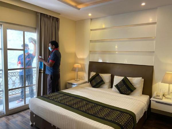 Hotel Picasso Prive Naraina Delhi - Couple Friendly Local IDs Accepted : photo 2 de la chambre chambre double deluxe