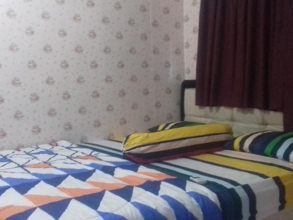 Mayestik Guest House Syariah : photo 3 de la chambre chambre double standard avec salle de bains commune