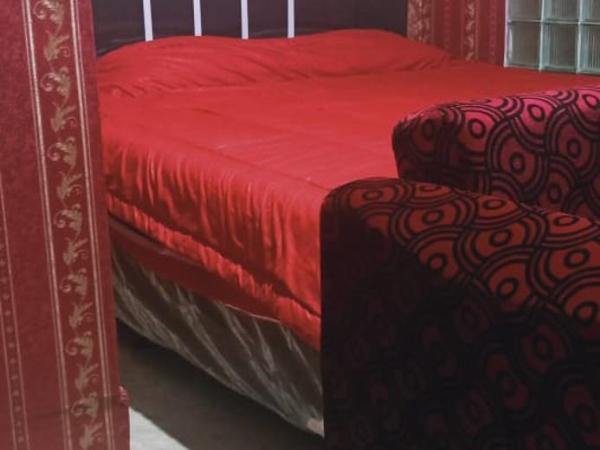 Mayestik Guest House Syariah : photo 3 de la chambre suite deluxe avec lit king-size