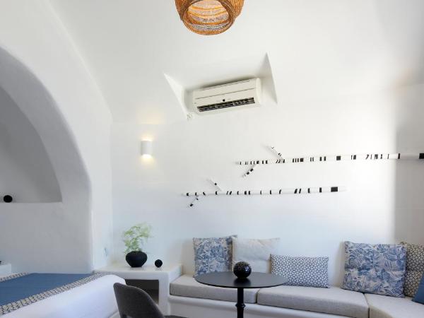 Filotera Suites : photo 8 de la chambre suite troglodyte exécutive avec jacuzzi extérieur - vue sur caldeira