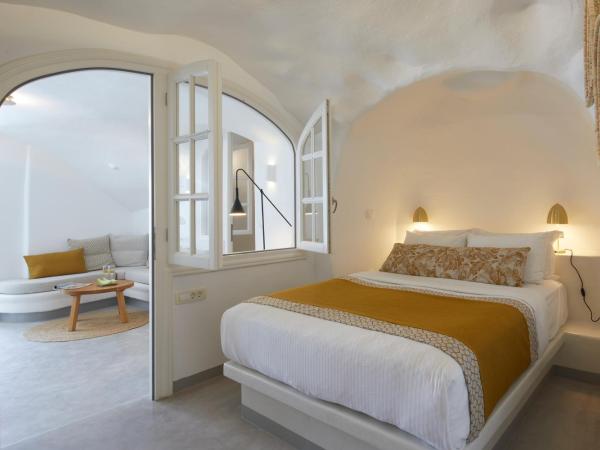 Filotera Suites : photo 1 de la chambre grande suite troglodyte avec jacuzzi extérieur - vue sur caldera