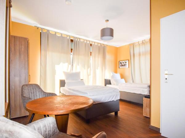 Boutique Hotel Sena : photo 3 de la chambre chambre lits jumeaux pour personnes à mobilité réduite