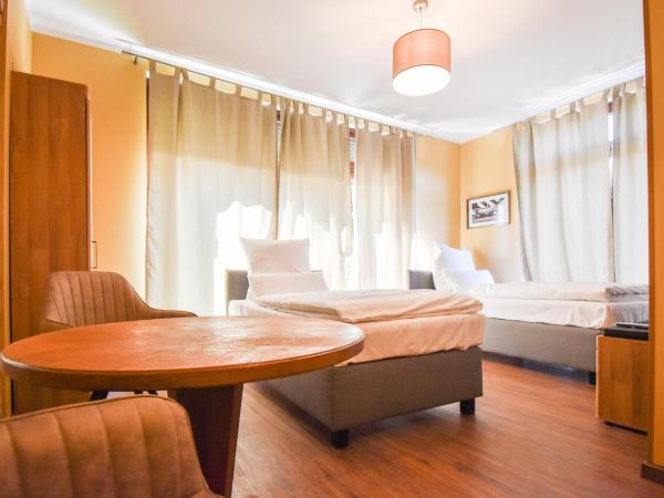 Boutique Hotel Sena : photo 6 de la chambre chambre lits jumeaux pour personnes à mobilité réduite