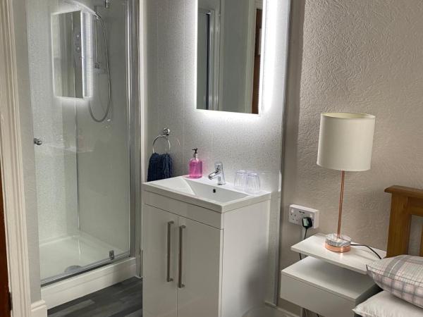 Friars Rest Guest House : photo 2 de la chambre chambre double avec salle de bains privative extérieure