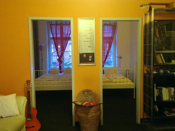 BackpackerBerlin : photo 9 de la chambre chambre double Économique avec salle de bains commune