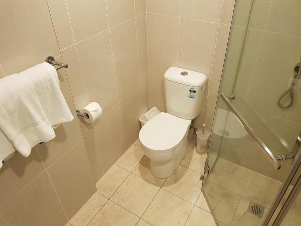 Twin Towers Inn : photo 6 de la chambre petite chambre lit queen-size Économique