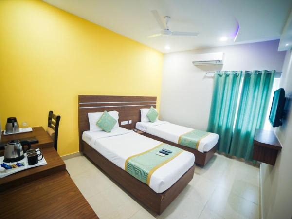 Hotel Golden Leaves : photo 2 de la chambre chambre lits jumeaux