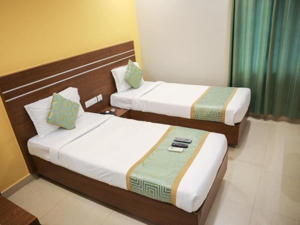 Hotel Golden Leaves : photo 4 de la chambre chambre lits jumeaux