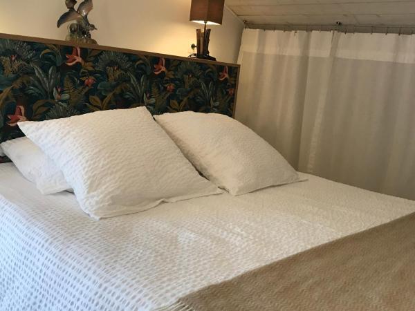 Chambres d'Hôtes et Gîtes Le Mas Mellou : photo 6 de la chambre chambre double