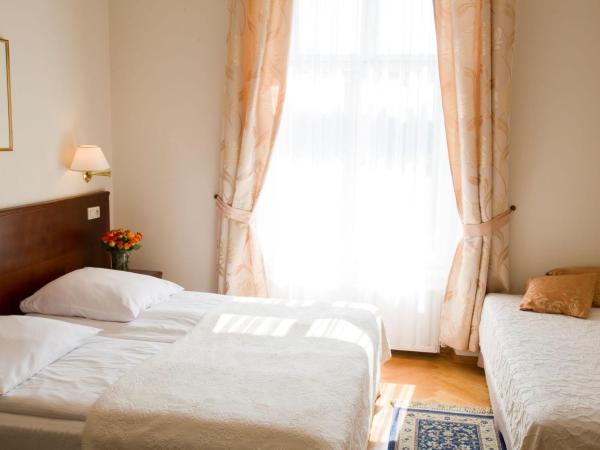 Hotel Polonia : photo 4 de la chambre chambre lits jumeaux