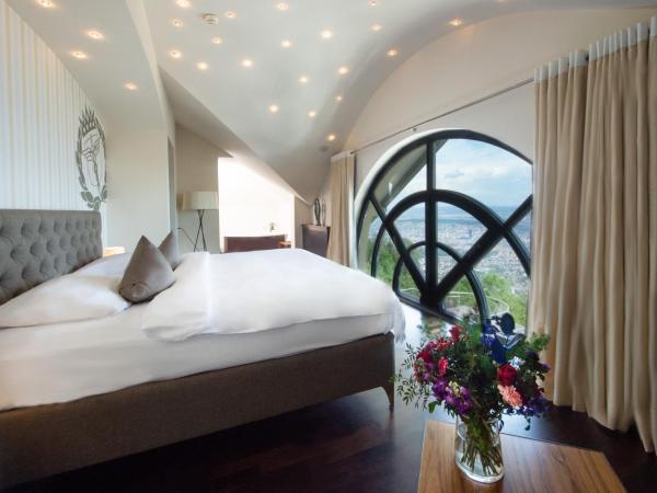 Hotel UTO KULM car-free hideaway in Zurich : photo 1 de la chambre suite panorama urbain - vue sur ville