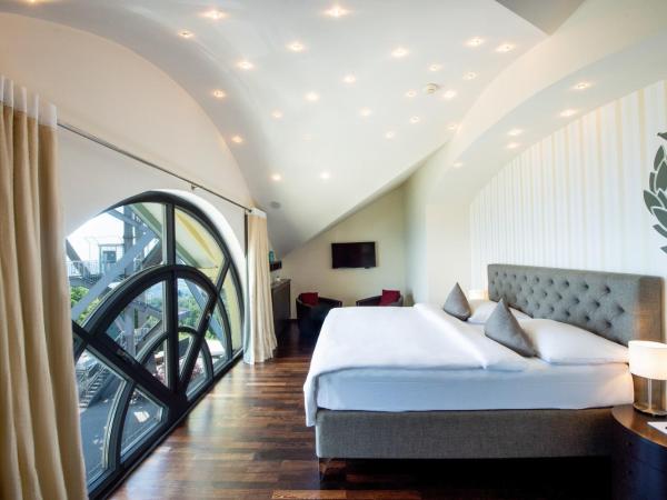 Hotel UTO KULM car-free hideaway in Zurich : photo 3 de la chambre suite panorama urbain - vue sur ville