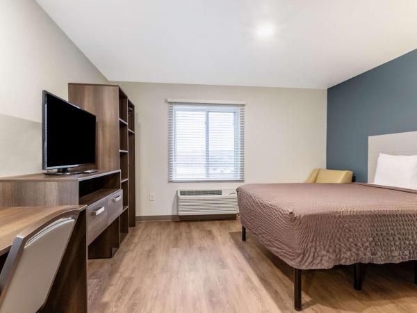 WoodSpring Suites Indianapolis Airport South : photo 8 de la chambre chambre lit queen-size avec douche accessible en fauteuil roulant - adaptée aux personnes à mobilité réduite - non-fumeurs