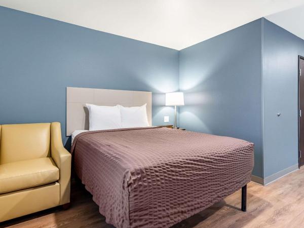 WoodSpring Suites Indianapolis Airport South : photo 5 de la chambre chambre lit queen-size avec douche accessible en fauteuil roulant - adaptée aux personnes à mobilité réduite - non-fumeurs