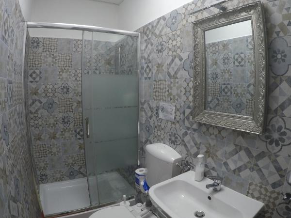 Home Genoa Hostel : photo 3 de la chambre lit dans dortoir mixte de 8 lits