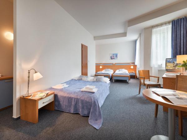 EA Hotel Populus : photo 4 de la chambre chambre quadruple