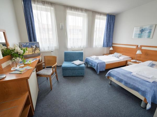 EA Hotel Populus : photo 1 de la chambre chambre triple