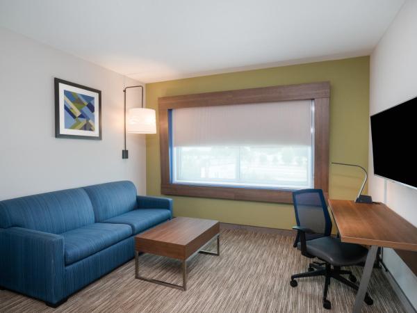 Holiday Inn Express & Suites Atlanta Airport NE - Hapeville, an IHG Hotel : photo 5 de la chambre suite avec 2 lits queen-size