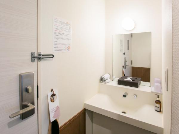 Oak Hotel Edo : photo 4 de la chambre chambre triple avec salle de bains commune