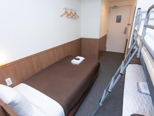 Oak Hotel Edo : photo 3 de la chambre chambre triple avec salle de bains commune