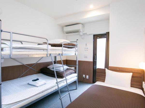 Oak Hotel Edo : photo 1 de la chambre chambre triple avec salle de bains commune