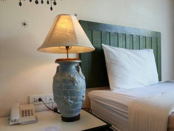 Baan Suksiri Hotel : photo 9 de la chambre chambre lits jumeaux standard