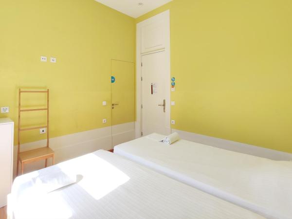 Best Guest Porto Hostel : photo 3 de la chambre chambre lits jumeaux avec salle de bains privative