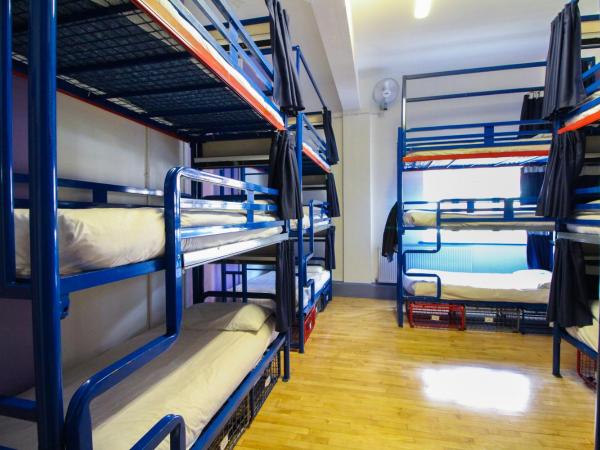 London Backpackers Youth Hostel 18 - 35 Years Old Only : photo 2 de la chambre lit simple dans dortoir de 12 lits réservé aux femmes