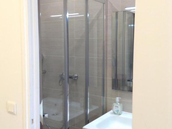 Hôtel Richard : photo 1 de la chambre chambre quintuple de luxe avec salle de bains privative