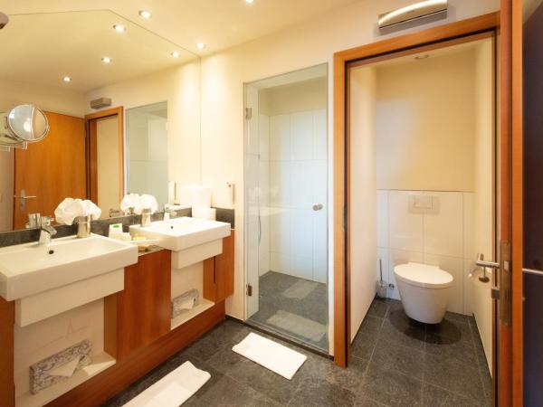 Hotel UTO KULM car-free hideaway in Zurich : photo 3 de la chambre suite junior - vue sur alpes et lac