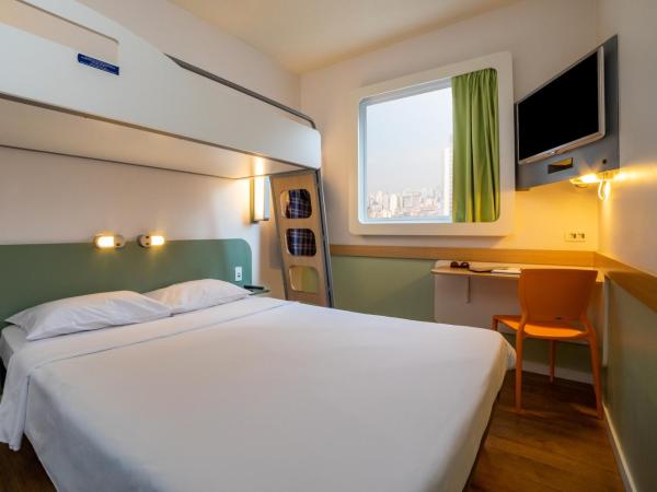 ibis budget SP Frei Caneca : photo 3 de la chambre chambre standard avec 1 lit double et 1 lit simple