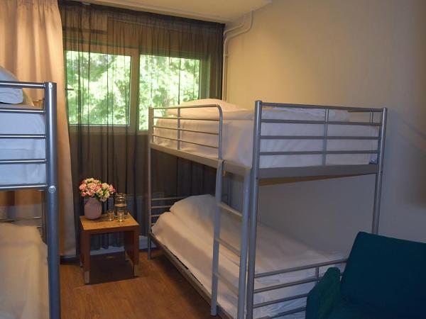 Arkadia Hotel & Hostel : photo 5 de la chambre chambre quadruple Économique avec salle de bains commune