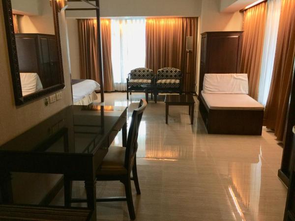 Indra Regent Hotel : photo 2 de la chambre suite junior