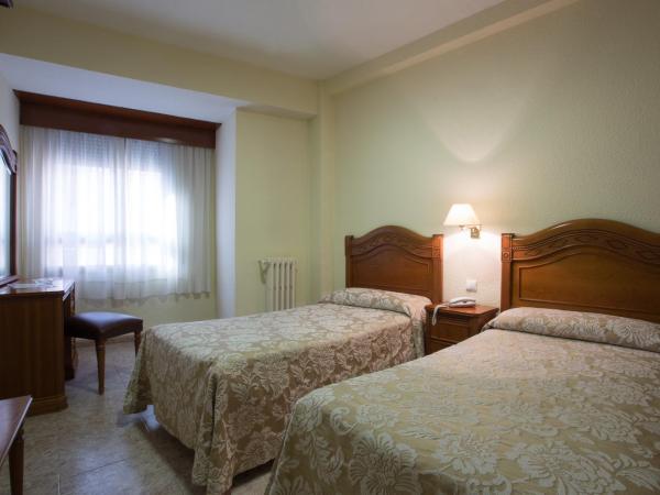 Hotel Riviera : photo 1 de la chambre chambre double ou lits jumeaux