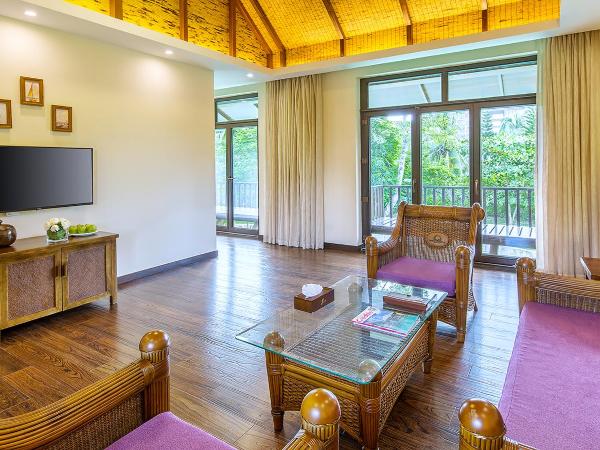 Sanya Yalong Bay Villas & Spa : photo 1 de la chambre suite familiale avec 2 chambres et 1 salon