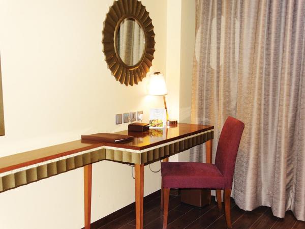Ramada Gurgaon Central : photo 5 de la chambre club twin room - non-smoking with happy hours (1+1;only applicable for imfl not all the brand at the bar),15% discount on f&b,inr 500 spa credit, early check-in for 03 hours and late checkout for 03 hours