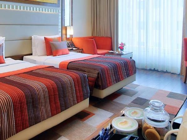 Ramada Gurgaon Central : photo 2 de la chambre executive twin room - non-smoking with happy hours (1+1 ;only applicable for imfl not all the brand at the bar)